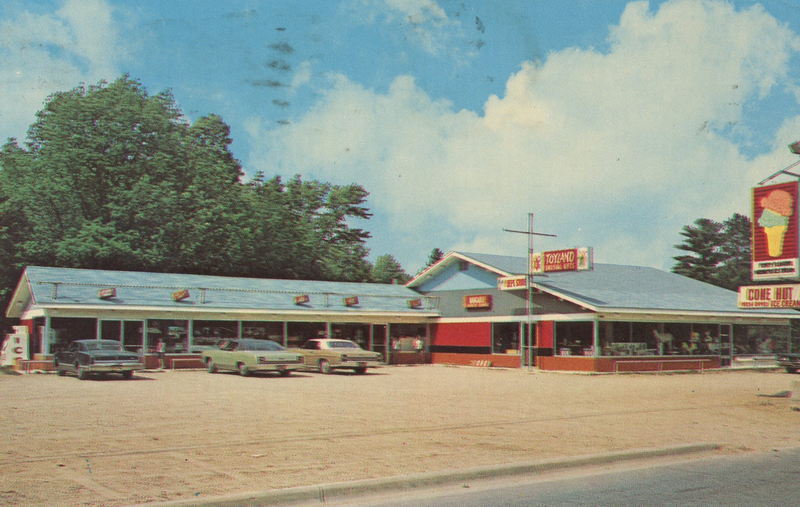 B&D Toyland Dept. Store & Cone Hut - Vintage Postcard (newer photo)